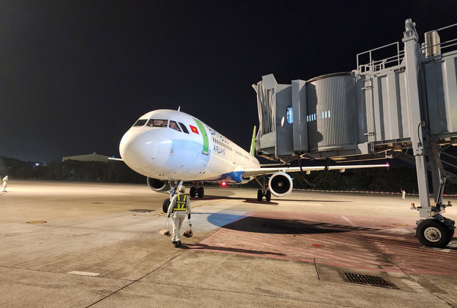 疫後台中航線恢復4成  越竹航空台中峴港包機開航 | 華視新聞