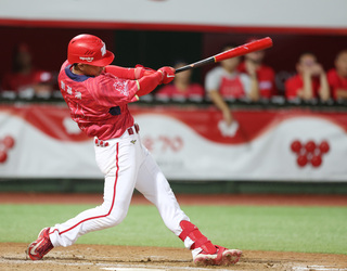 龍隊劉基鴻雙響砲 敲中職史上總冠軍賽首支再見轟