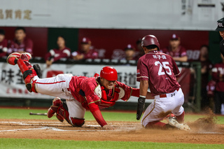 總冠軍賽高張力林子偉本壘出局 龍猿板凳清空