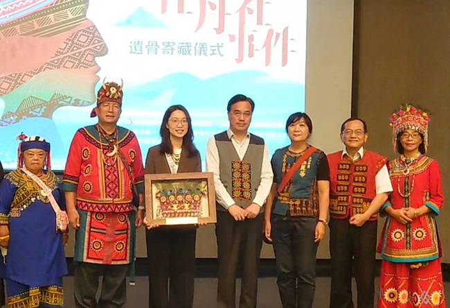 牡丹社事件遺骨寄藏南科考古館 族人到場見證 | 華視新聞