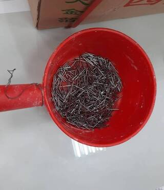 台中沙鹿區路面遭撒大量鐵釘 警方逮捕1男子