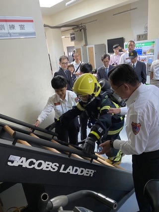 黃榮村考察消防署訓練中心 盼改善消防人力困境