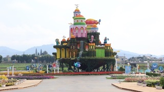 新社花海合體台中國際花毯節 推飄浮空中花卉城堡