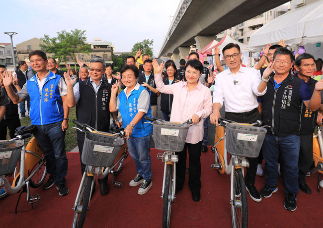 台中鐵道路廊台3跨越自行車橋完工 不用擔心車流 | 華視新聞