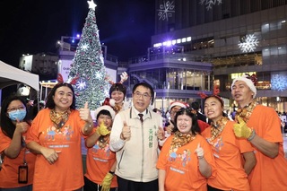 南紡購物中心耶誕公益點燈  來看熊大店長