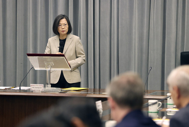 蔡總統接見美前代理陸軍部長 盼開啟更多元雙邊交流 | 華視新聞