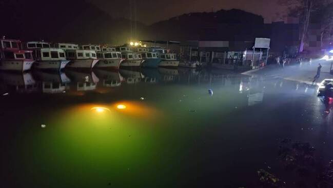 導航帶路誤闖石門水庫碼頭 車輛沉下水、人沒事 | 華視新聞