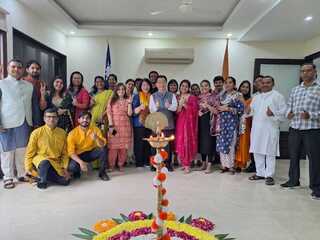 印度聖城迎排燈節  220萬盞油燈再創世界紀錄