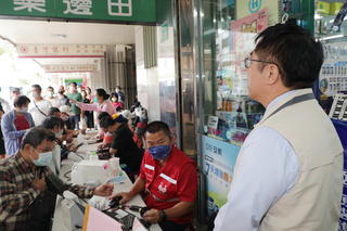 台南老藥局辦捐血28年  黃偉哲贊助百杯手搖飲