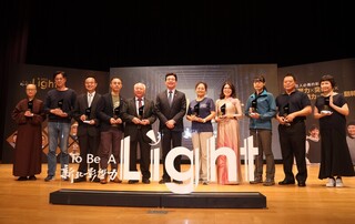 心道法師等10人獲選新北影響力人士  市府頒感謝牌