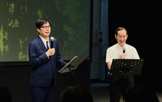 醫師詩人曾貴海發表詩集  陳其邁同台朗讀