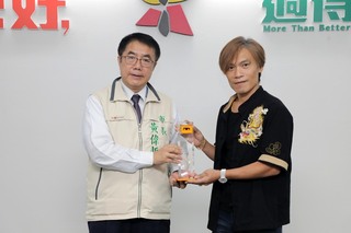 時隔8年再獲金掌獎 黃偉哲表揚王藝明掌中劇團