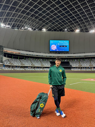 大巨蛋測試賽 吳昇峰點椅子、草皮落差和廁所細節