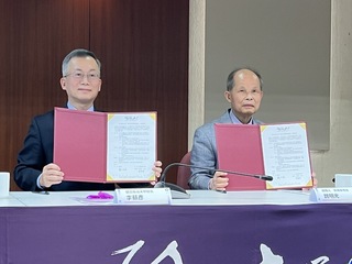 政大校友捐千萬美元簽約 盼設新聞獎提升素養、倫理