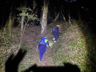 夫妻高海拔古道迷途又遇冷氣團  嘉警消救援下山