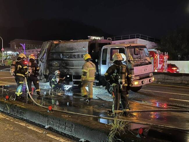 國道3甲垃圾車火燒車 未釀傷亡 | 華視新聞