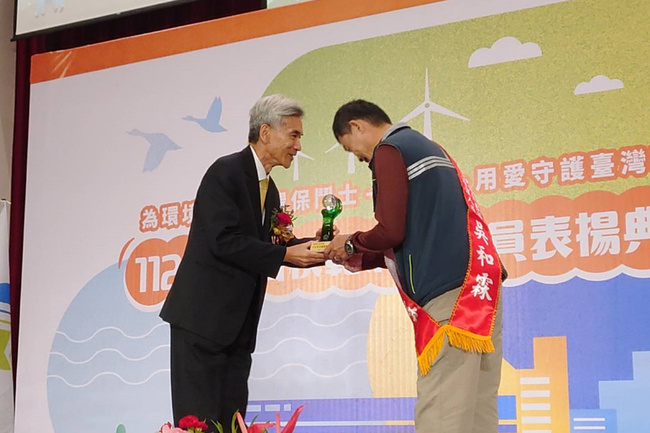 環境部表揚模範清潔人員  薛富盛允強化各項福利 | 華視新聞