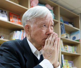 佔中發起人朱耀明自傳「敲鐘者言」 喚醒民主抗爭