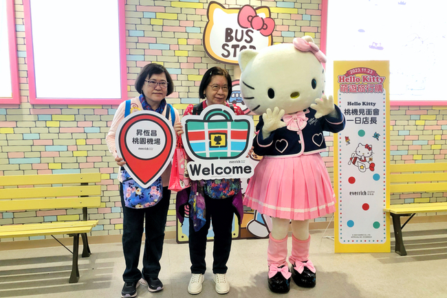 Hello Kitty任一日店長 桃機主題候機室粉絲瘋拍 | 華視新聞