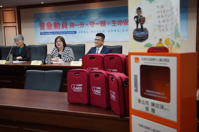 立法院厚生會捐贈AED 籲社會共同響應 | 華視新聞