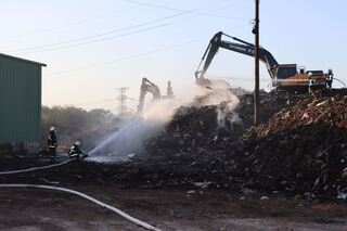 苗市垃圾場火警悶燒5天熄滅 警義消晚間撤離