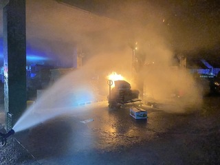 高雄燕巢果菜市場暗夜火警 被鍊住母狗及4幼犬燒死