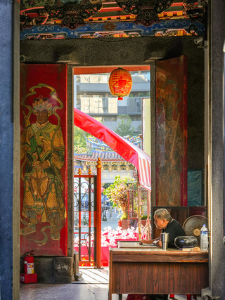 以廟宇神祇視角看見古今交融 北市老房子攝影展開幕