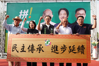 蘇貞昌領3任屏東縣長 全力輔選屏南徐富癸