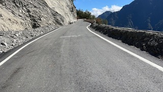 經1年7個月中橫關原災修路段完成刷坡 解除夜間封閉