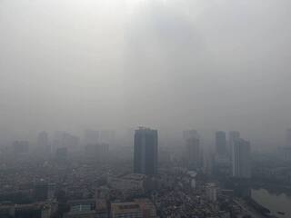 越南河內空汙全球第2  各地標被霧霾包圍