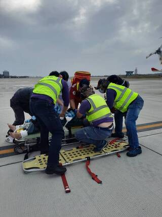 澎湖瓦硐港火燒船 1人50%燒燙傷直升機後送高雄急救