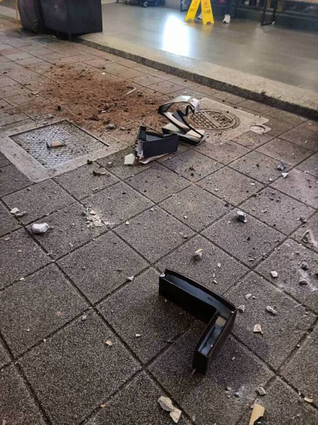 北市公館商圈建物磁磚剝落 女騎士碾壓滑倒受傷 | 華視新聞