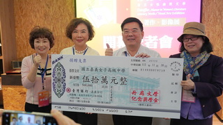 作家丹扉展嘉義女中登場  看見女性幽默文學