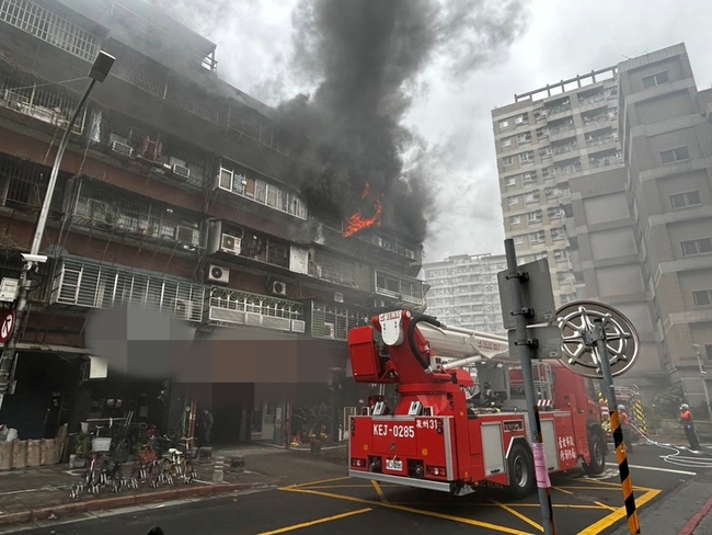 北市南機場夜市附近公寓火警 1男成焦屍、2傷 | 華視新聞