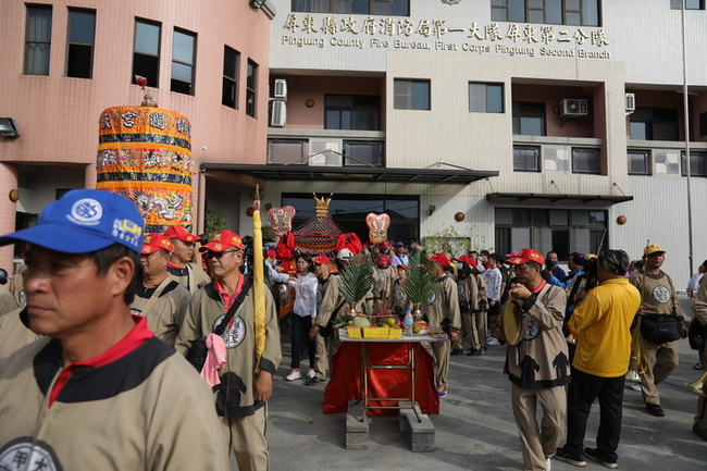 明揚大火消防員4死 大甲媽遶境赴屏二分隊祈福 | 華視新聞