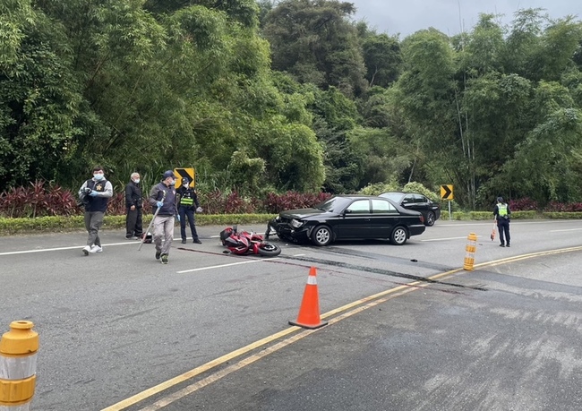 台3線苗栗段重機碰撞對向轎車 騎士送醫不治 | 華視新聞