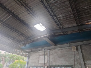 三重男鐵皮屋頂踩破遮光罩墜地  命危送醫恢復心跳