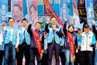 朱立倫桃園助選  籲民眾用選票和智慧選出總統