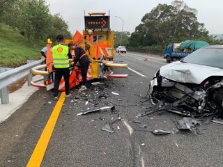 國道又見開輔助駕駛撞緩撞車 施工人員：習慣了