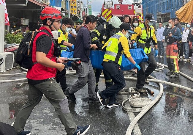 台東市電器行火警 小四男童受困3樓救出仍不治 | 華視新聞