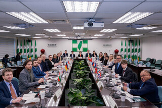 蕭美琴見歐洲15國資深記者團  談增強台灣韌性