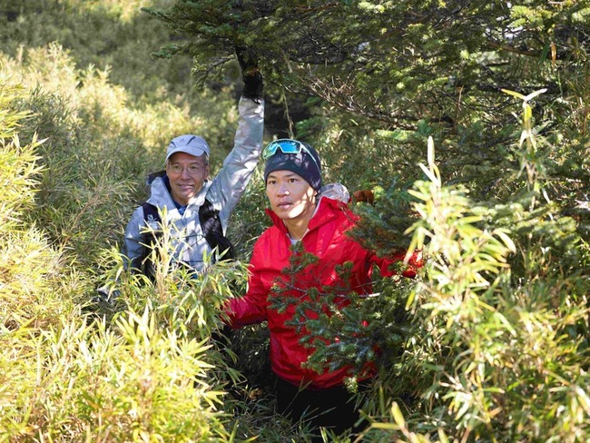 紀錄片赤心巔峰花2年場勘 越野跑者感受生命脆弱 | 華視新聞