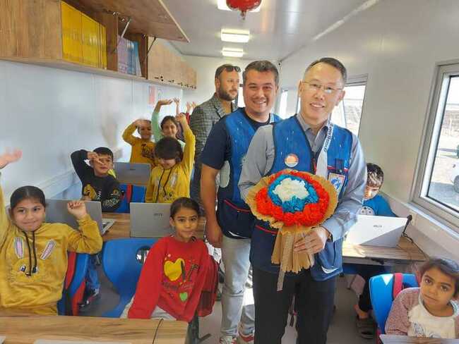 台灣行動資訊教室前進土耳其災區  助兒童學習 | 華視新聞
