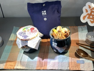 台鐵日本聯名便當開賣秒殺 蛸壺章魚陶瓷盒吸睛