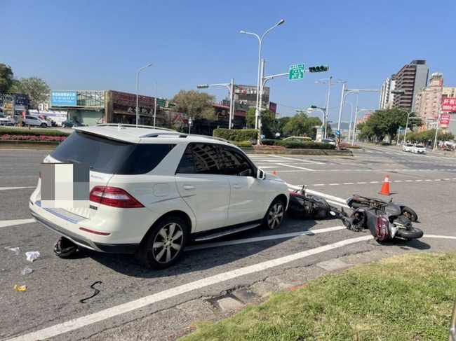 北市北投車禍 男子開賓士車撞前方機車釀1死 | 華視新聞