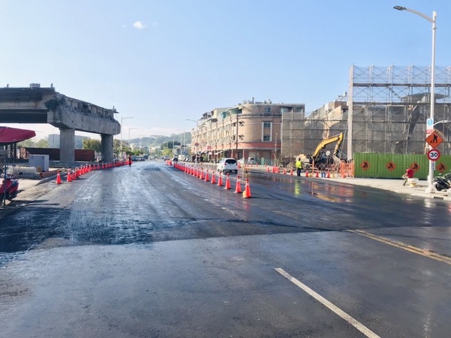 高雄九如陸橋拆除  翠華路等南北向道路開放通行 | 華視新聞