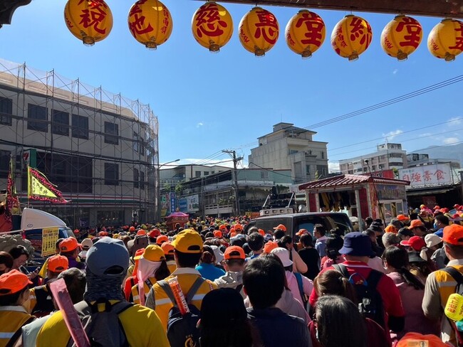 白沙屯媽祖花蓮遶境  鑽轎腳隊伍綿延數百公尺 | 華視新聞