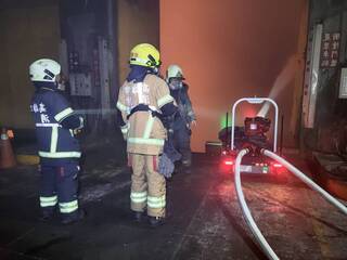 高雄岡山垃圾焚化廠火警 持續悶燒6小時