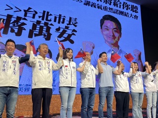 蔣萬安高雄助選喊「做不好就換人」 籲政黨輪替