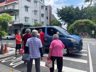 嘉市幸福巴士增LINE預約 方便長者至社區、看診